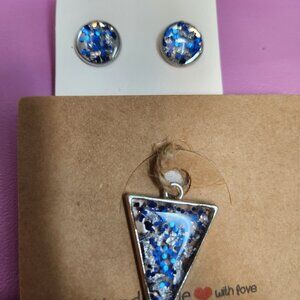 Pendent necklace and earrings